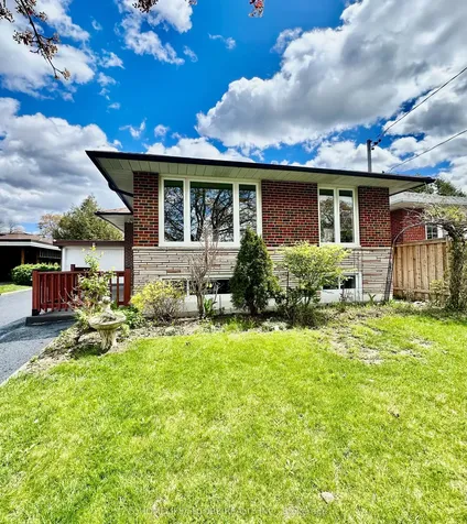 9 Faraday Drive Toronto ON M1H 2R9