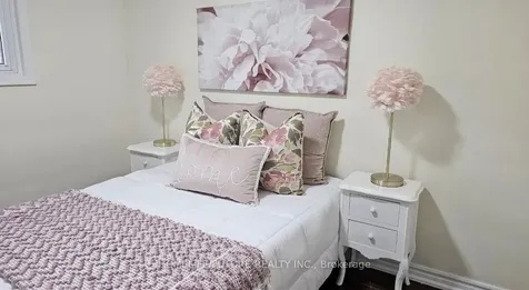 9 Faraday Drive Toronto ON M1H 2R9