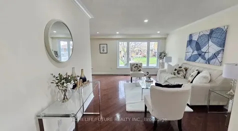 9 Faraday Drive Toronto ON M1H 2R9