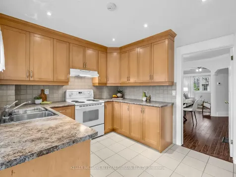 145 Oakcrest Avenue Toronto ON M4C 1B8