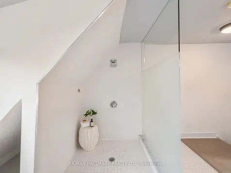 797 Carlaw Avenue Toronto ON M4K 3L1