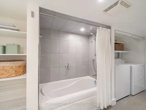 797 Carlaw Avenue Toronto ON M4K 3L1