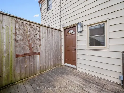 797 Carlaw Avenue Toronto ON M4K 3L1