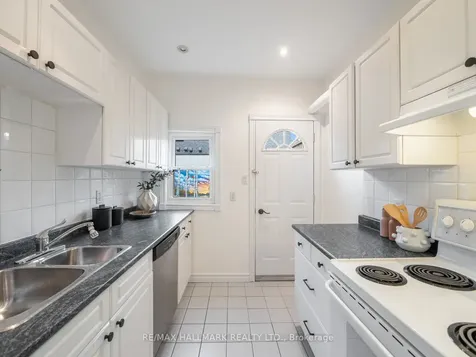 797 Carlaw Avenue Toronto ON M4K 3L1