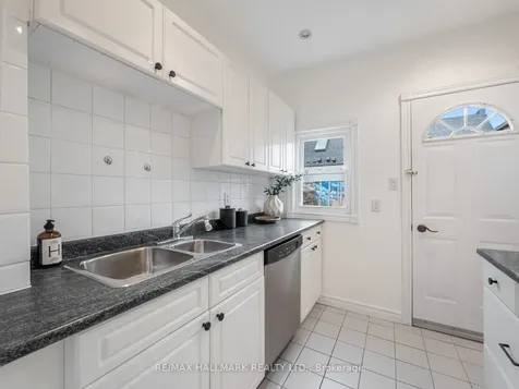 797 Carlaw Avenue Toronto ON M4K 3L1