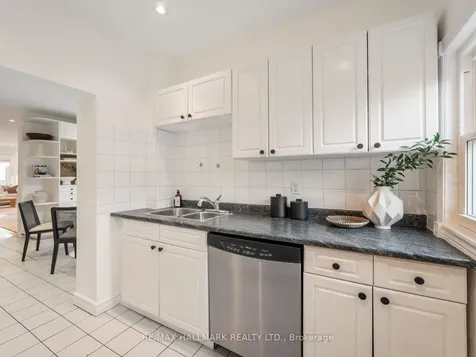 797 Carlaw Avenue Toronto ON M4K 3L1