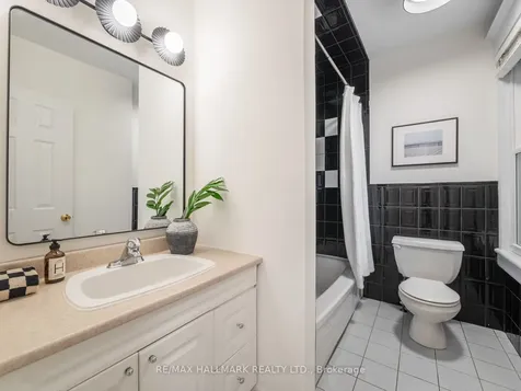 797 Carlaw Avenue Toronto ON M4K 3L1