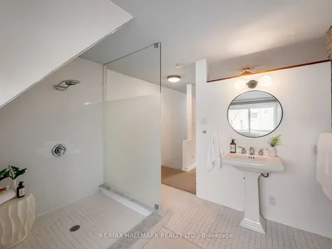 797 Carlaw Avenue Toronto ON M4K 3L1