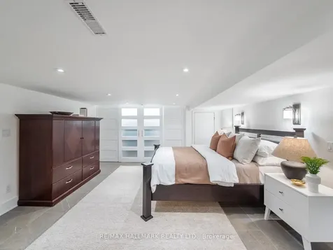797 Carlaw Avenue Toronto ON M4K 3L1