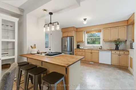 216 Burns Street W Whitby ON L1N 1J9