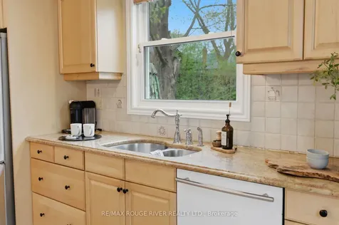 216 Burns Street W Whitby ON L1N 1J9