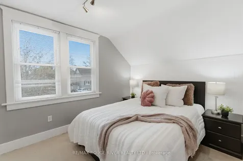 216 Burns Street W Whitby ON L1N 1J9