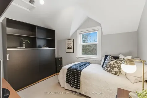 216 Burns Street W Whitby ON L1N 1J9