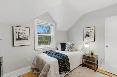 216 Burns Street W Whitby ON L1N 1J9