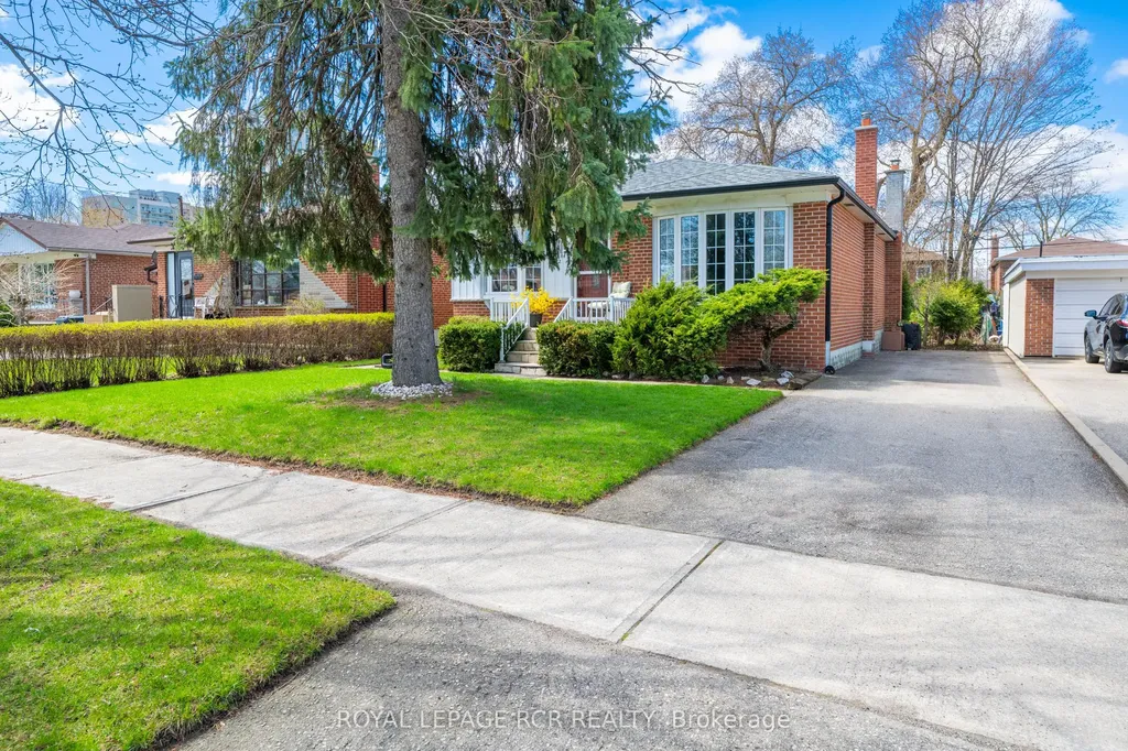 32 Beacon Road Toronto ON M1P 1G7