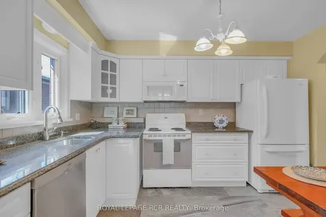 32 Beacon Road Toronto ON M1P 1G7