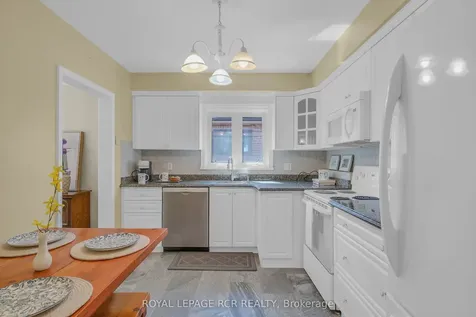 32 Beacon Road Toronto ON M1P 1G7