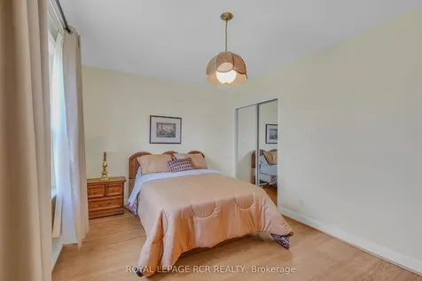 32 Beacon Road Toronto ON M1P 1G7