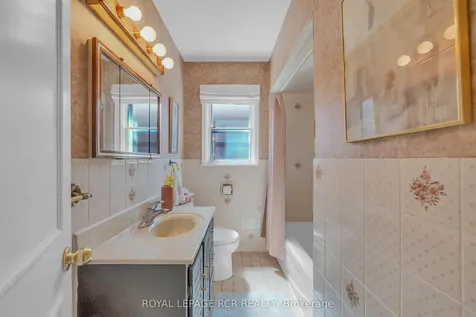 32 Beacon Road Toronto ON M1P 1G7