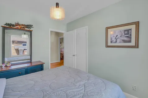 32 Beacon Road Toronto ON M1P 1G7