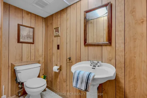 32 Beacon Road Toronto ON M1P 1G7
