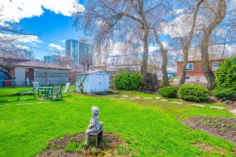 32 Beacon Road Toronto ON M1P 1G7