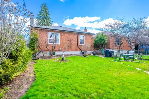 32 Beacon Road Toronto ON M1P 1G7