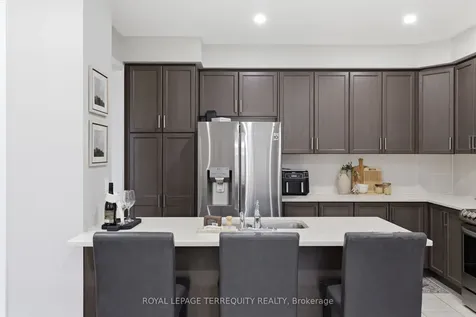 215 Ronald Hooper Avenue Clarington ON L1C 7E1