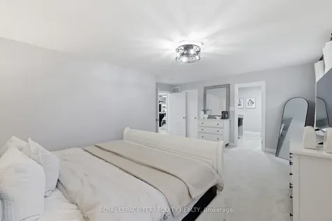 215 Ronald Hooper Avenue Clarington ON L1C 7E1