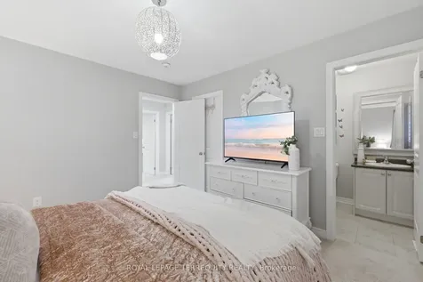 215 Ronald Hooper Avenue Clarington ON L1C 7E1