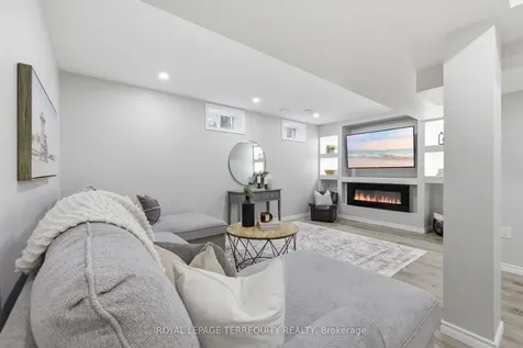215 Ronald Hooper Avenue Clarington ON L1C 7E1