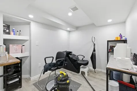 215 Ronald Hooper Avenue Clarington ON L1C 7E1