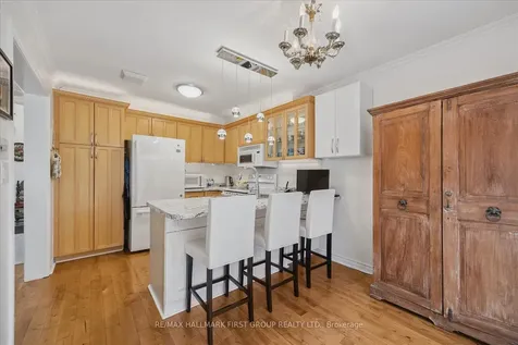412 Athol Street Whitby ON L1N 3Z6