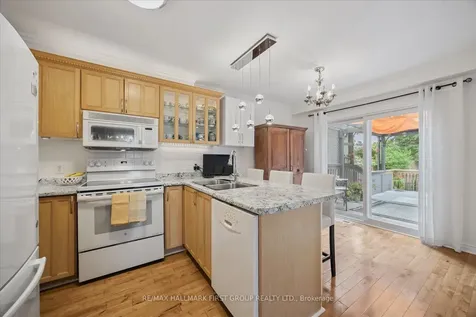 412 Athol Street Whitby ON L1N 3Z6