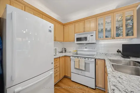 412 Athol Street Whitby ON L1N 3Z6
