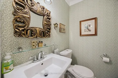 412 Athol Street Whitby ON L1N 3Z6