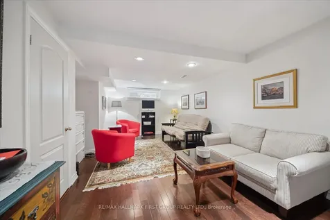 412 Athol Street Whitby ON L1N 3Z6
