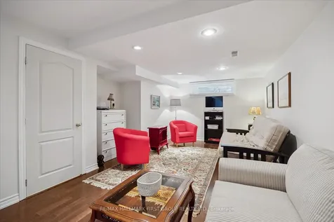 412 Athol Street Whitby ON L1N 3Z6