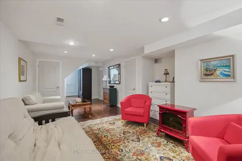 412 Athol Street Whitby ON L1N 3Z6