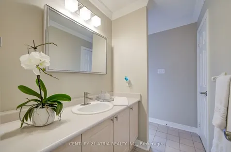 7 Whitewater Street Whitby ON L1R 2S9
