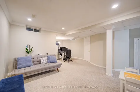 7 Whitewater Street Whitby ON L1R 2S9