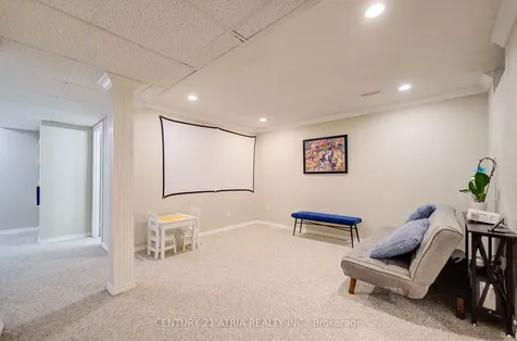 7 Whitewater Street Whitby ON L1R 2S9