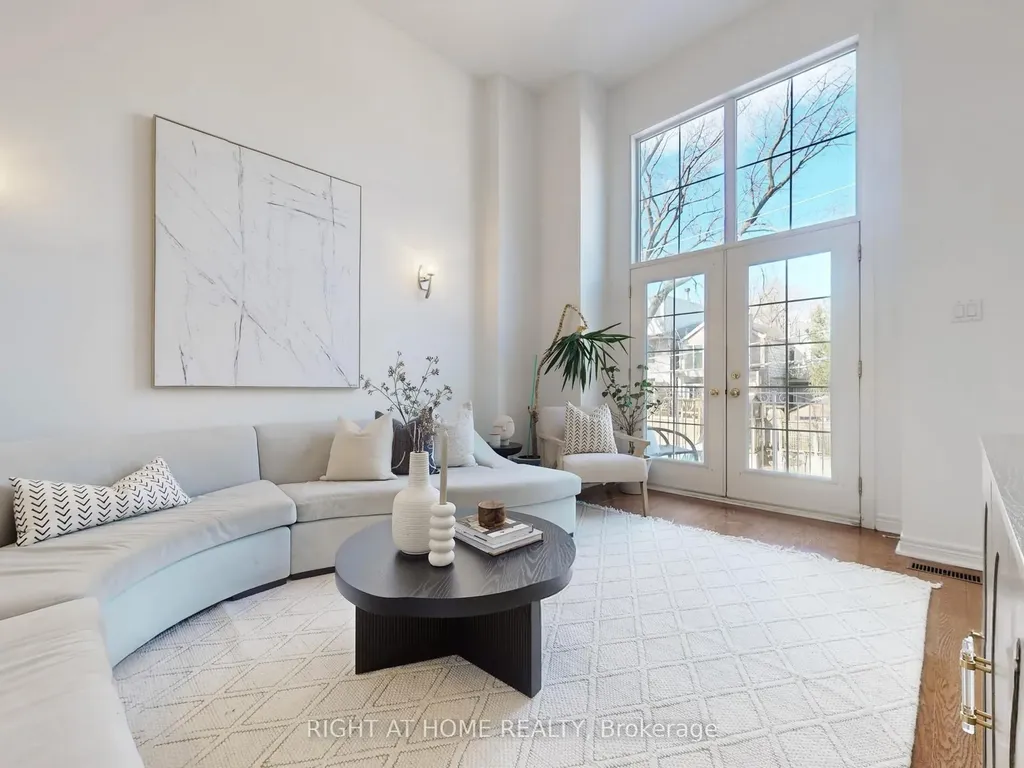 1021 Craven Road Toronto ON M4J 4V7