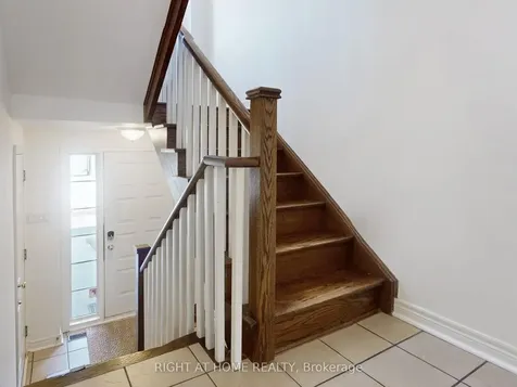 1021 Craven Road Toronto ON M4J 4V7