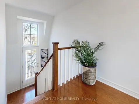 1021 Craven Road Toronto ON M4J 4V7