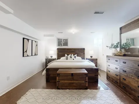 1021 Craven Road Toronto ON M4J 4V7