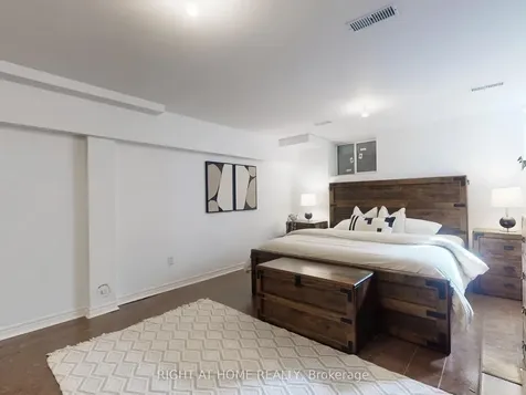 1021 Craven Road Toronto ON M4J 4V7