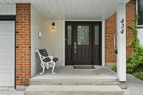 434 Hackney Court Oshawa ON L1G 2Y4