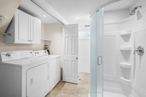 434 Hackney Court Oshawa ON L1G 2Y4