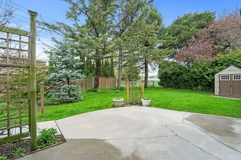 434 Hackney Court Oshawa ON L1G 2Y4